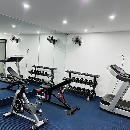 May De Ville Crown Hotel هانوي المظهر الخارجي الصورة A gym in a hotel