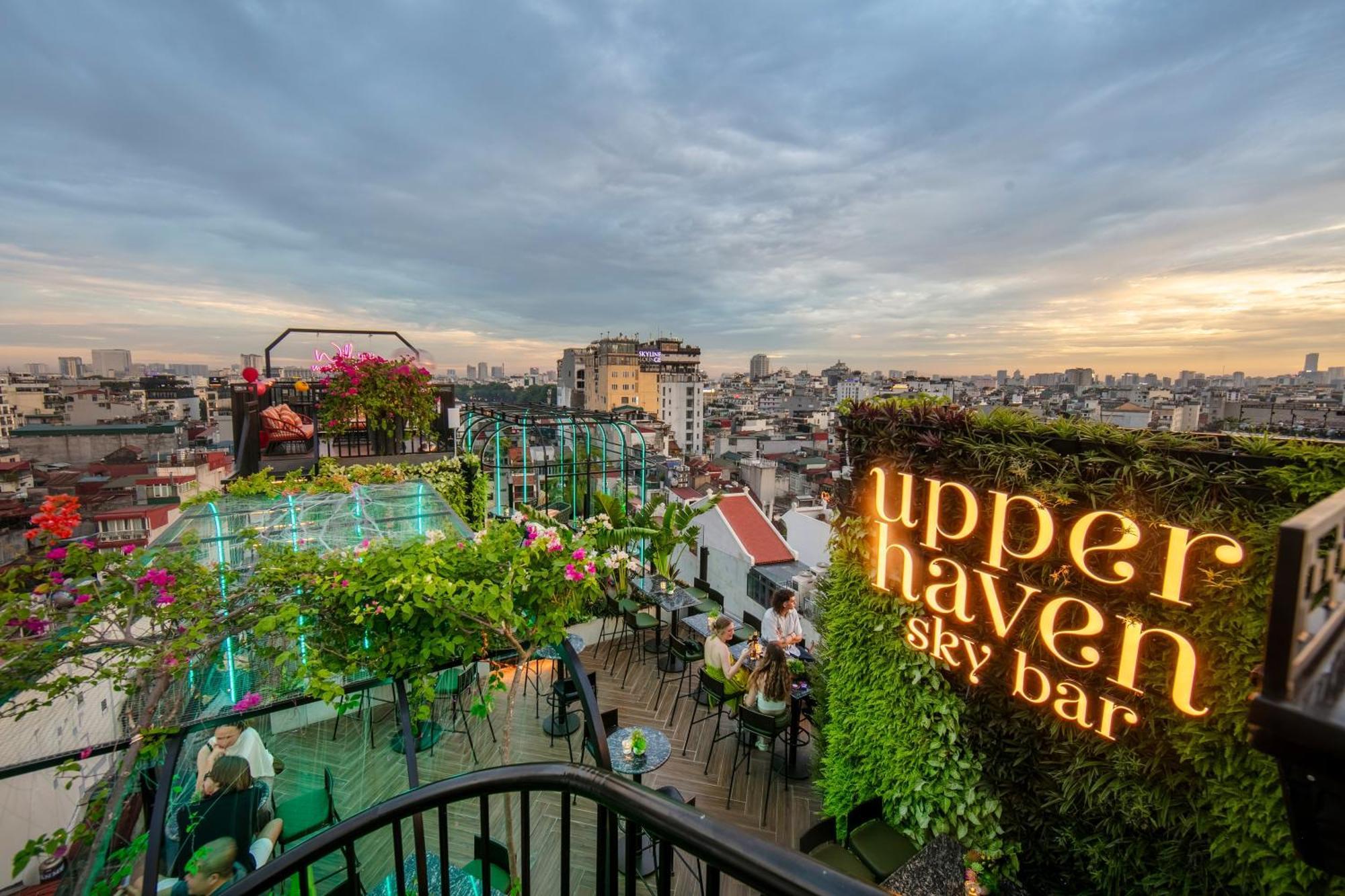 May De Ville Crown Hotel هانوي المظهر الخارجي الصورة Upper Haven Sky Bar