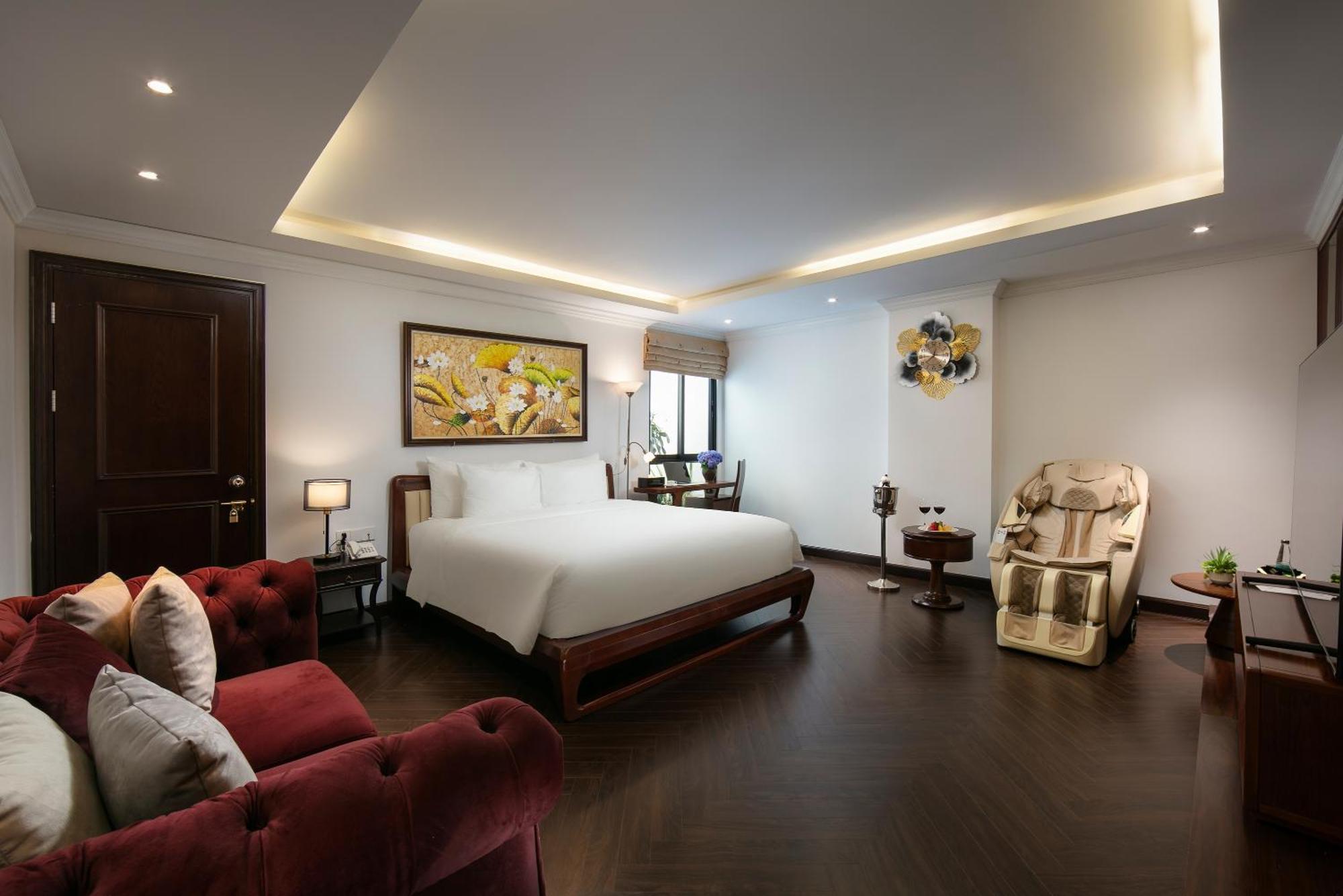 May De Ville Crown Hotel هانوي المظهر الخارجي الصورة A suite at the hotel