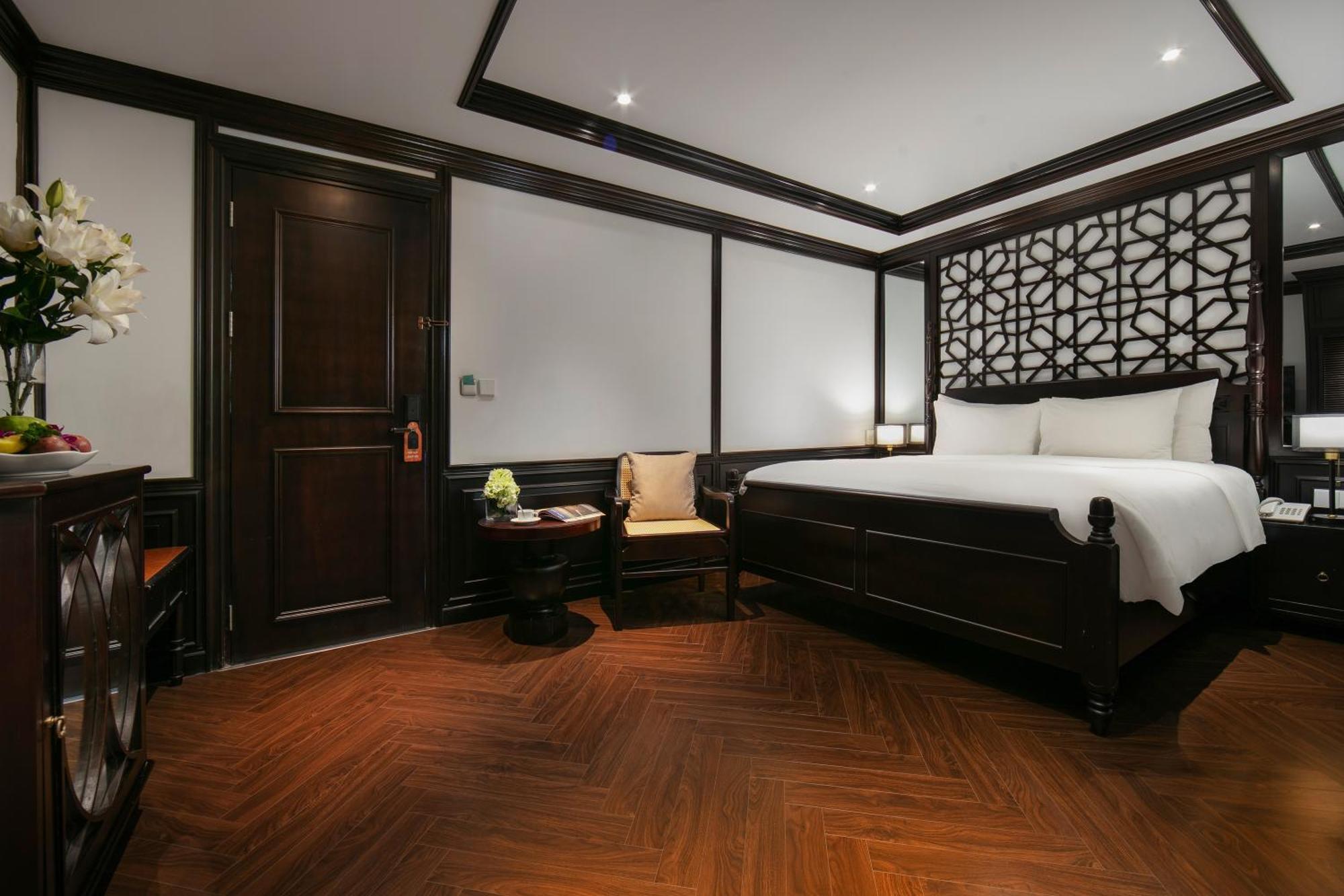 May De Ville Crown Hotel هانوي المظهر الخارجي الصورة Deluxe Suite
