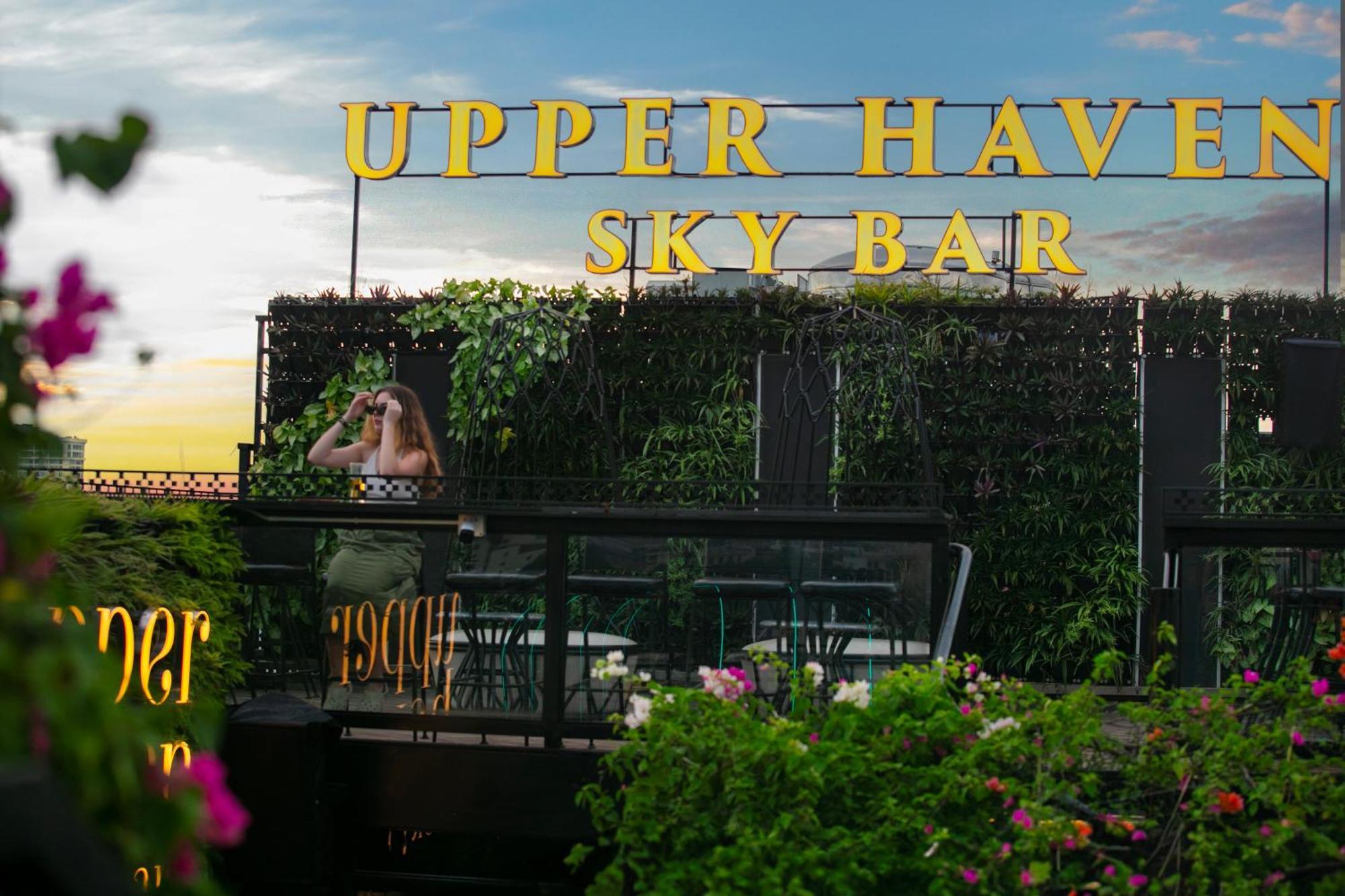 May De Ville Crown Hotel هانوي المظهر الخارجي الصورة Upper Haven Sky Bar