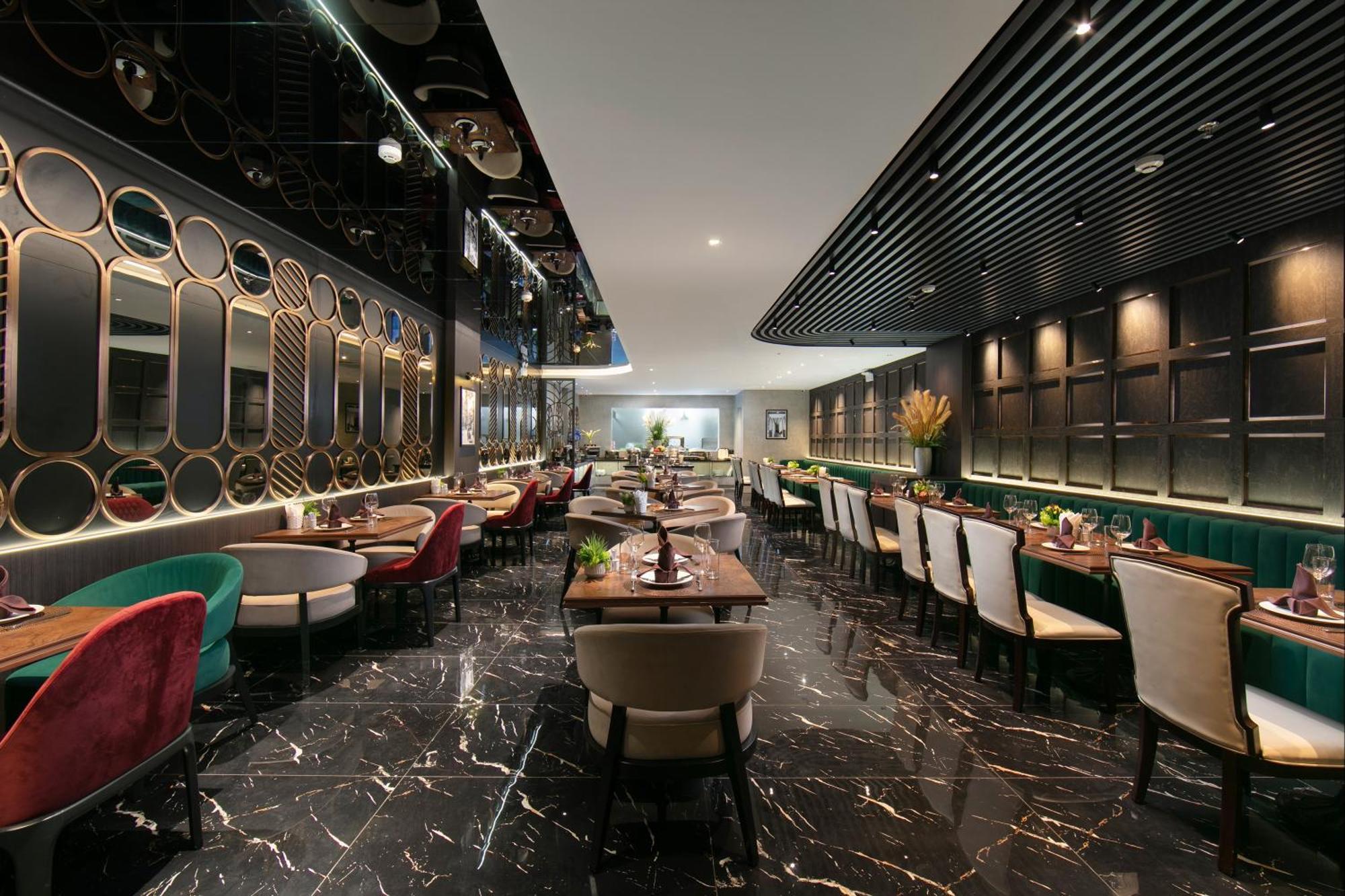 May De Ville Crown Hotel هانوي المظهر الخارجي الصورة 3D rendering of a restaurant interior