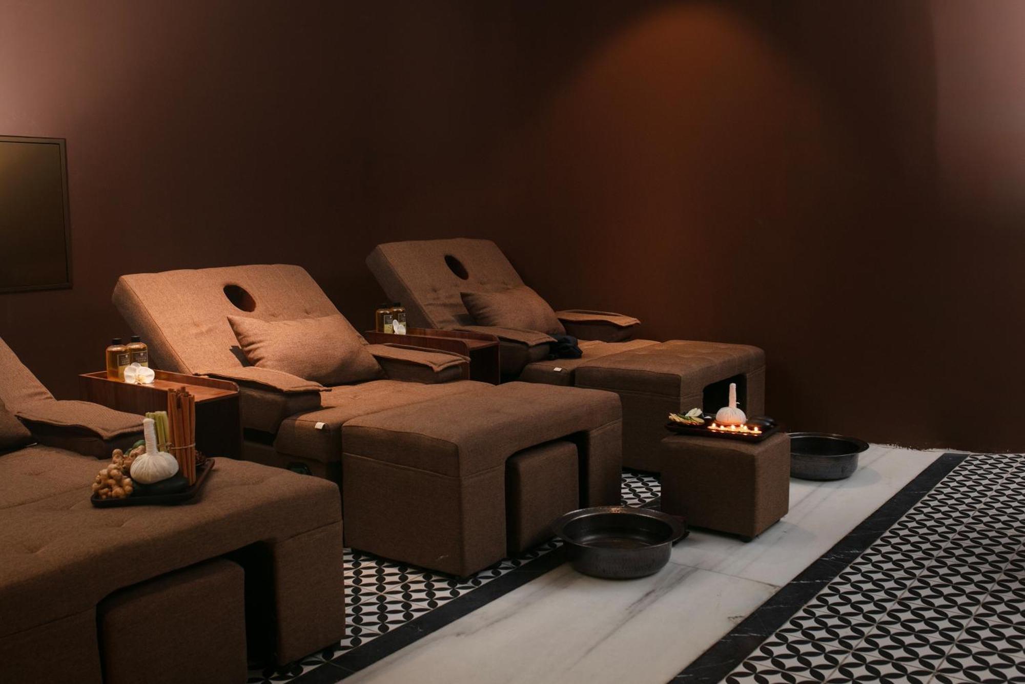 May De Ville Crown Hotel هانوي المظهر الخارجي الصورة A spa in Bangkok, Thailand