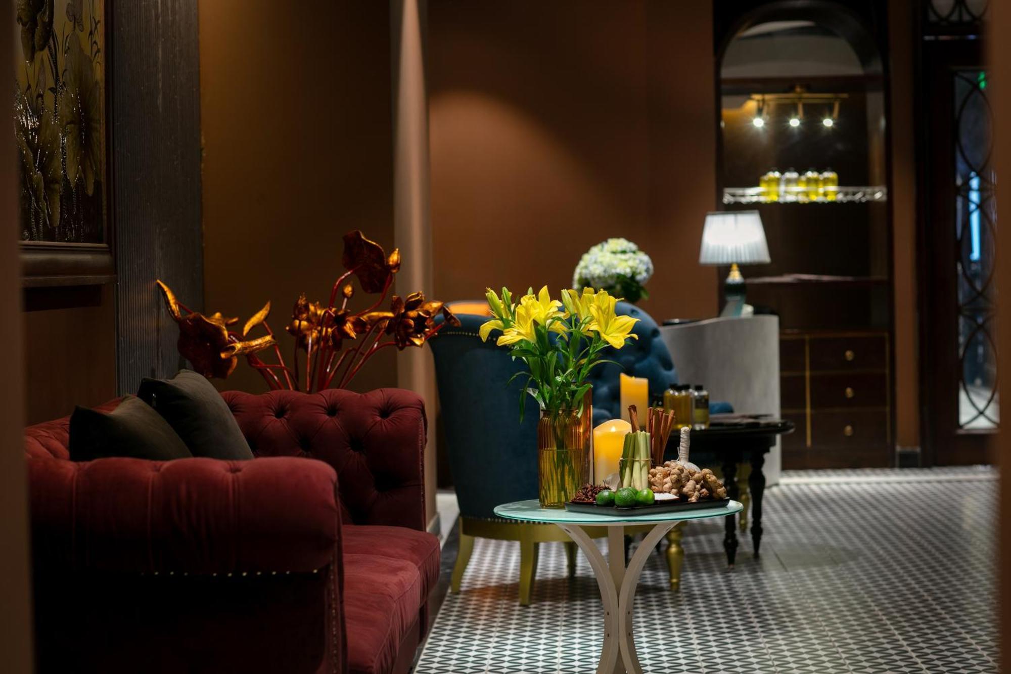 May De Ville Crown Hotel هانوي المظهر الخارجي الصورة The lobby of the hotel