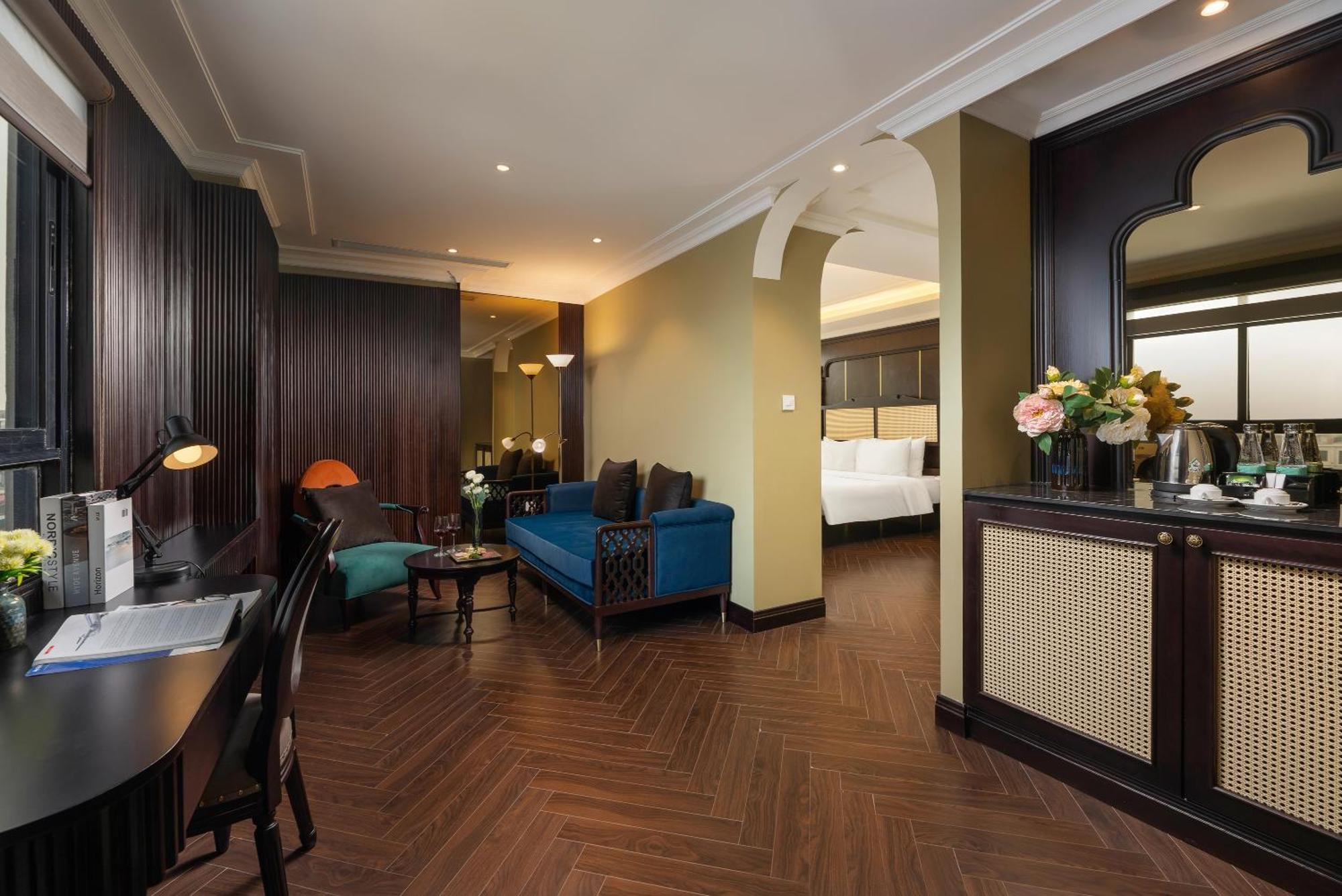 May De Ville Crown Hotel هانوي المظهر الخارجي الصورة Suite